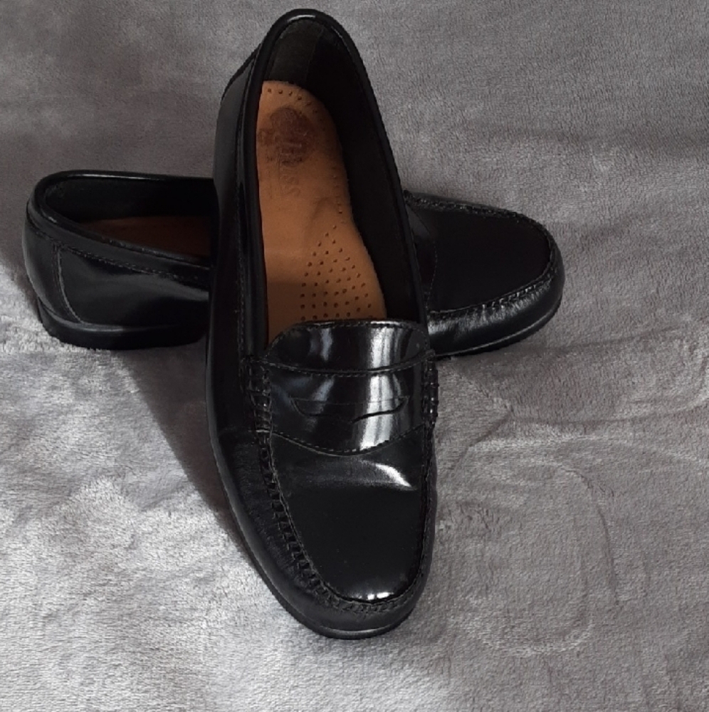Black Polished Leather Flats with Glossy Finish